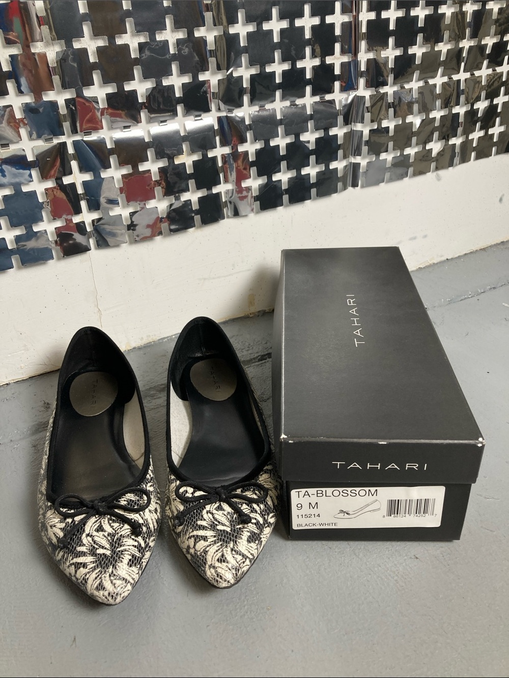 Tahari Black & White Floral Pointed-Toe Ballet Flats with Bow